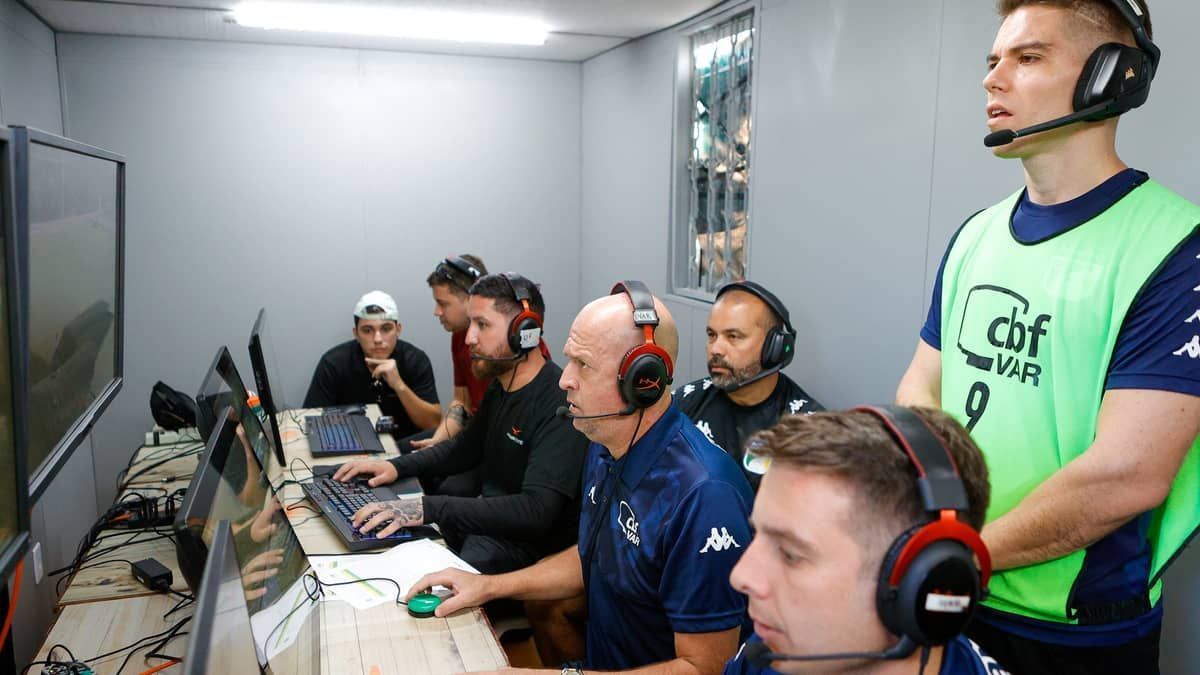 Impedimento 'pró-ataque' e mais: o que muda no VAR para o Brasileirão