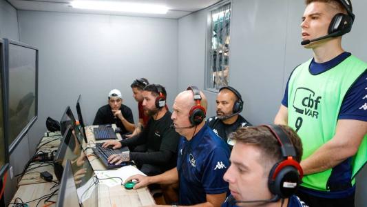 CBF promove treinamento de árbitros e VAR antes do início do Brasileirão