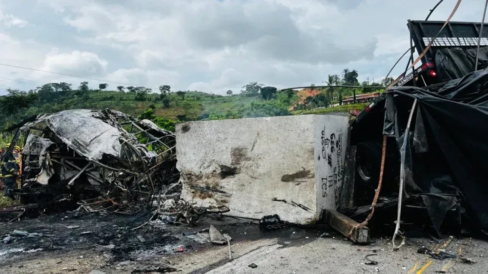 Tragédia na BR-116: sobe para 32 o número de corpos identificados em acidente de ônibus em Teófilo Otoni