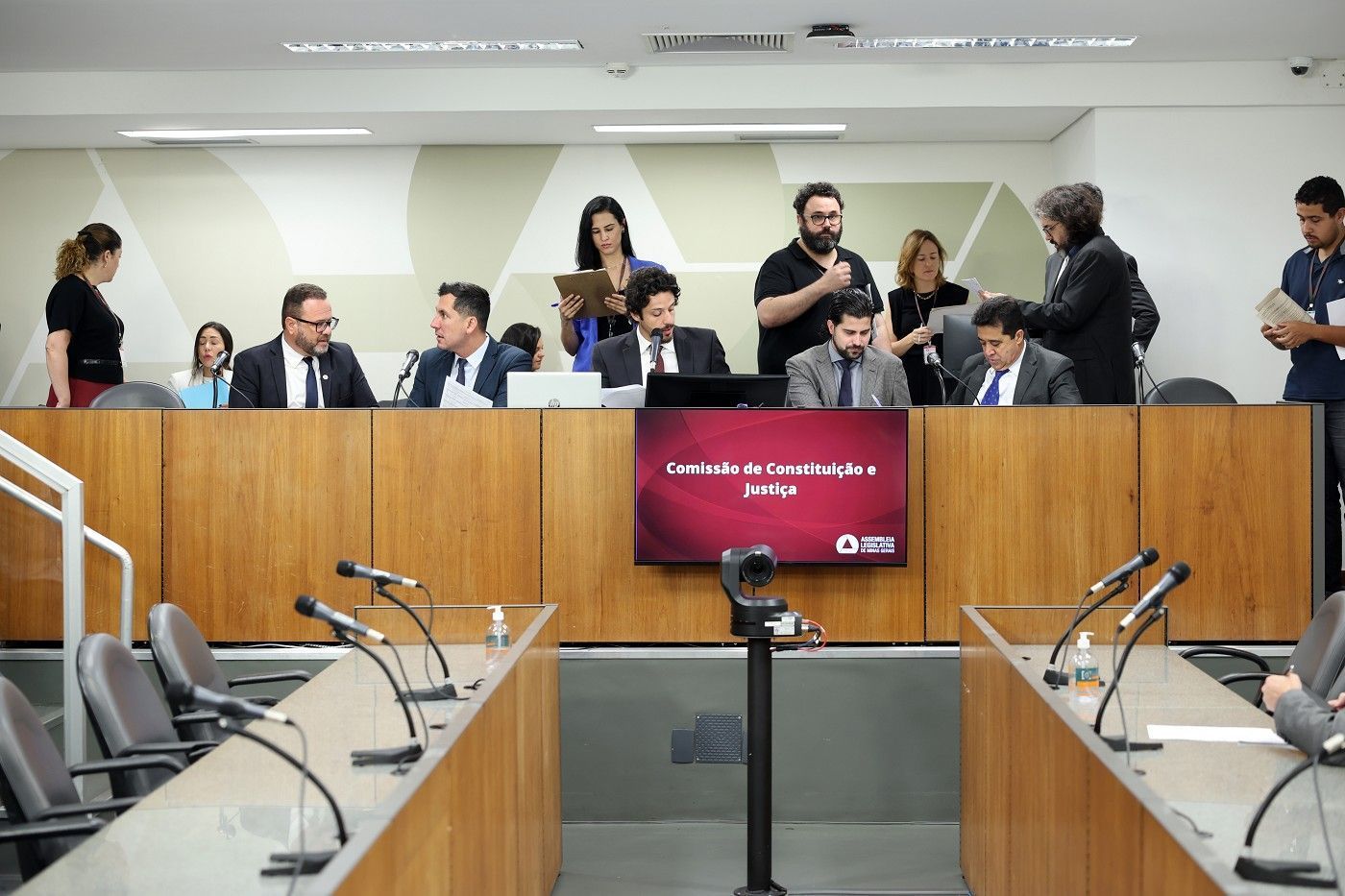 Projeto que permite pagar IPVA atrasado via Pix avança na Assembleia de Minas