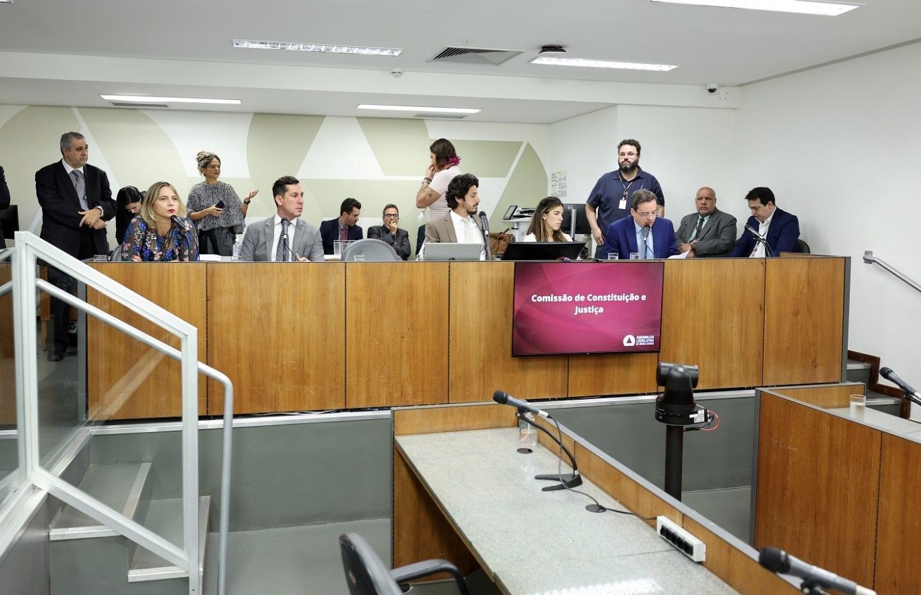 Privatização da Copasa: debate começa com obstrução da oposição e pressa da base de Zema