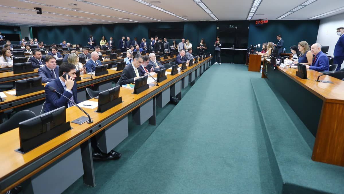 'Anistia' a partidos une petistas a bolsonaristas e pode ser votada nesta terça (16) na CCJ da Câmara