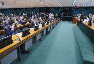 PEC do fim da escala 6x1 deve ser admitida na CCJ na quarta-feira (22)