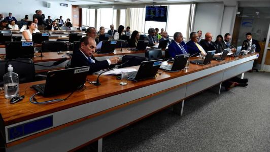 CCJ do Senado debateu a PEC nesta terça-feira (31)