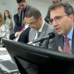 Presidente da CCJ da Assembleia propõe mudanças na Recuperação Fiscal e 'divide' projeto