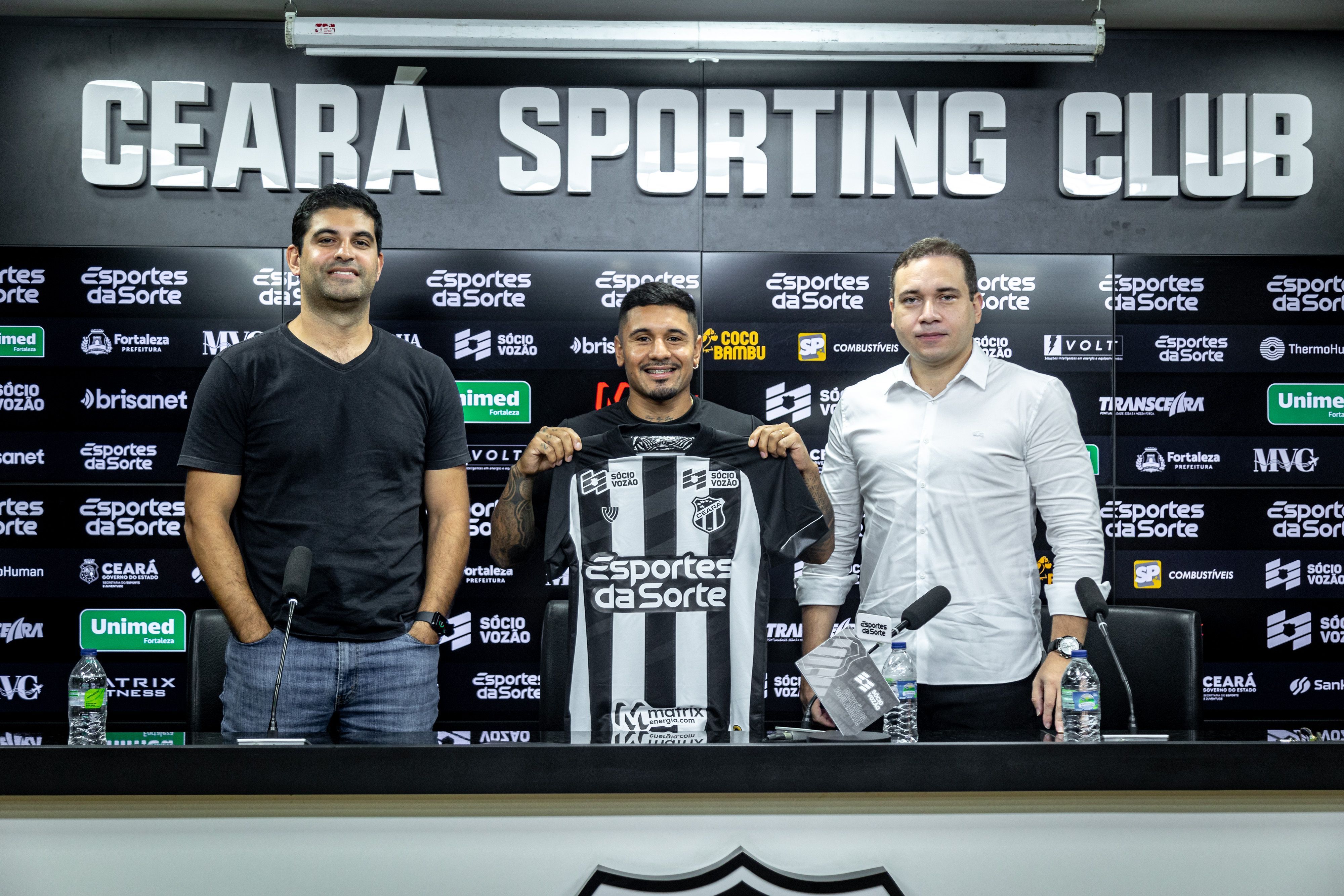 Conheça o atacante paraguaio que é o coringa do ataque do Ceará