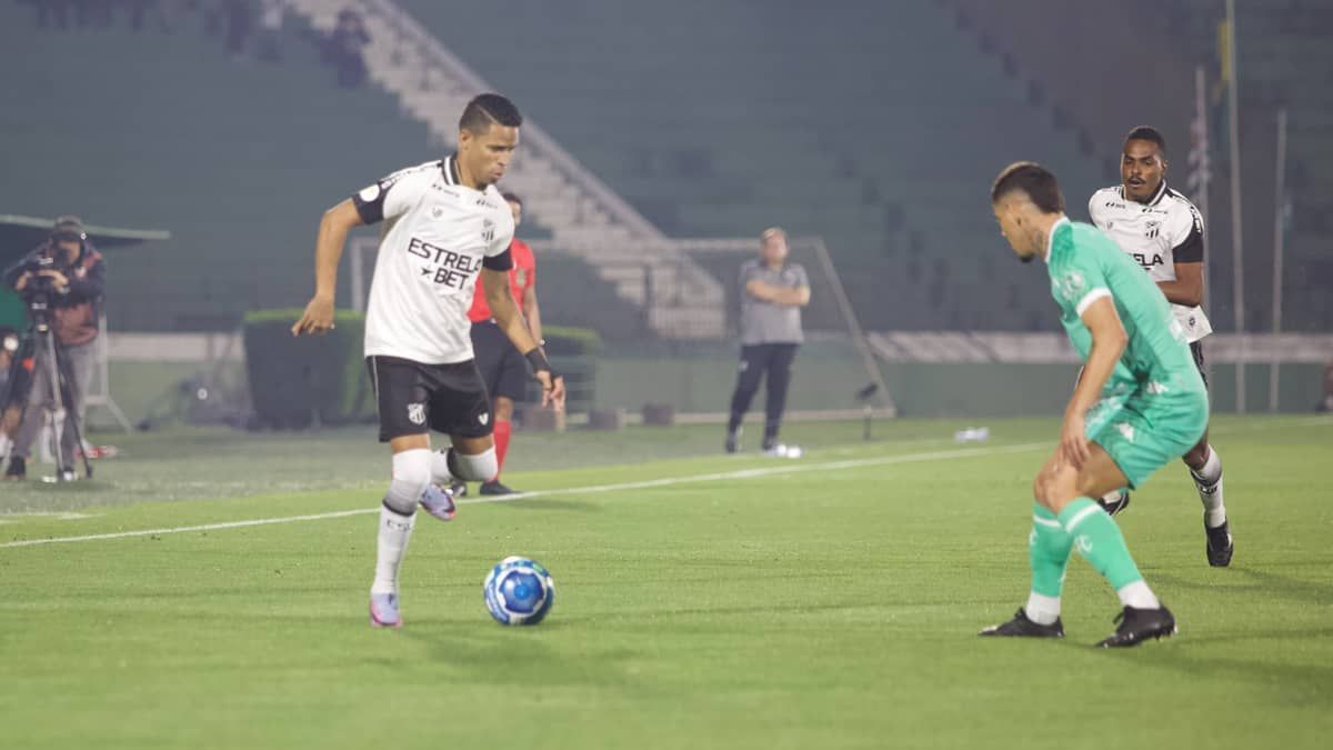 Ceará pede acesso à conversa de árbitro com VAR em gol anulado na Série B