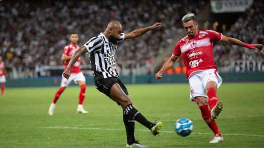 Ceará foi derrotado pelo CRB neste sábado (10)