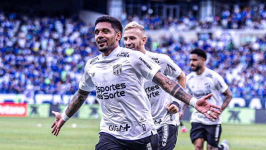 Antoino Galeano comemora gol do Ceará sobre o Cruzeiro no Brasileirão de 2025