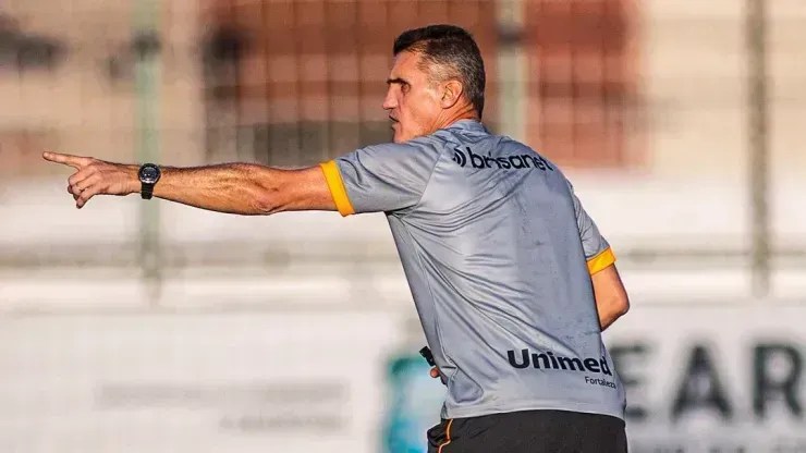 Com Mancini pressionado, Ceará recebe a Chapecoense pela Série B