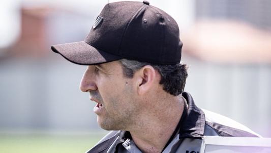 Técnico Léo Condé durante treino do Ceará