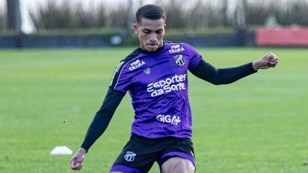 Atacante Rodriguinho durante treino do Ceará