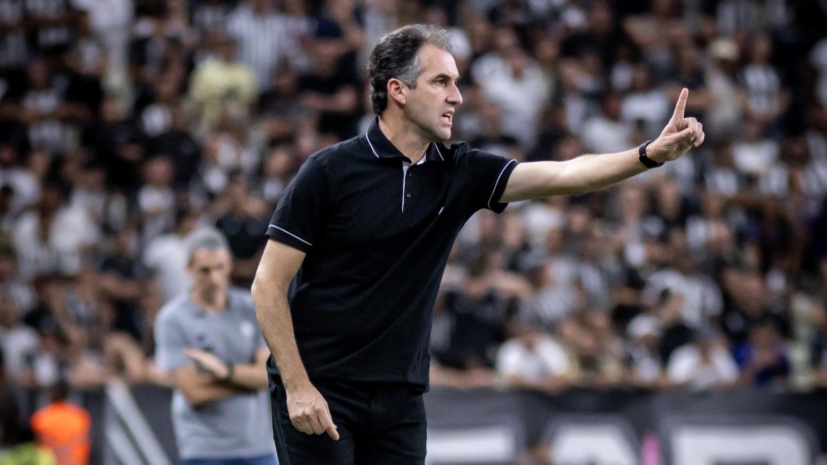 Condé rasga elogios ao sistema defensivo do Ceará, um dos melhores do Brasileirão