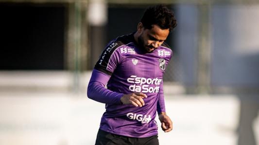Meia Lourenço durante treino do Ceará