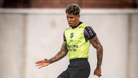Zagueiro Marcos Victor durante treino do Ceará