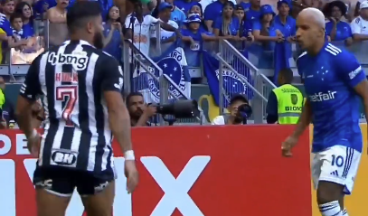 Leitura labial capta o que Pereira disse para Hulk em Cruzeiro x Atlético; assista