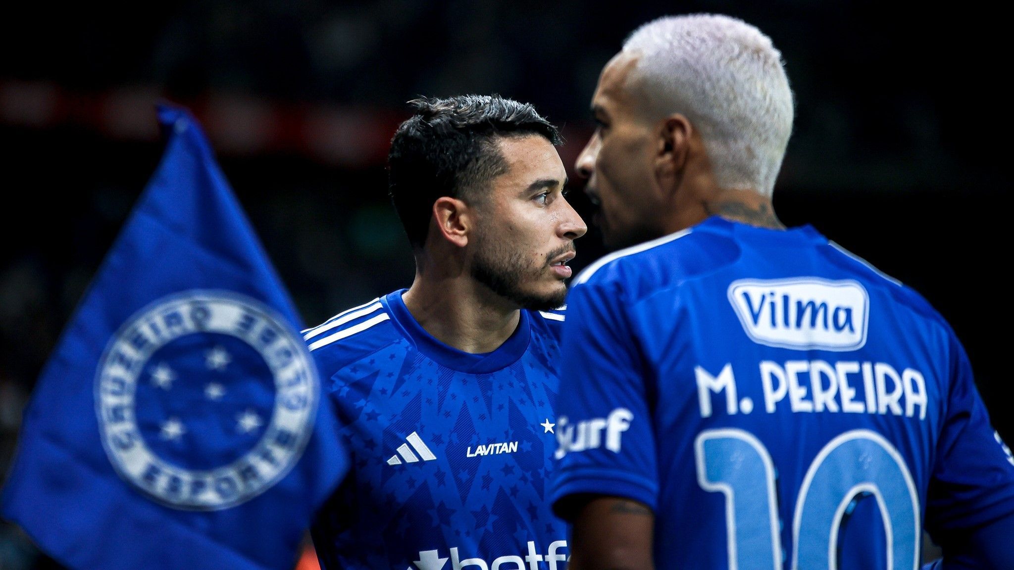 Comentaristas da Globo elegem três jogadores do Cruzeiro na seleção do 1º turno