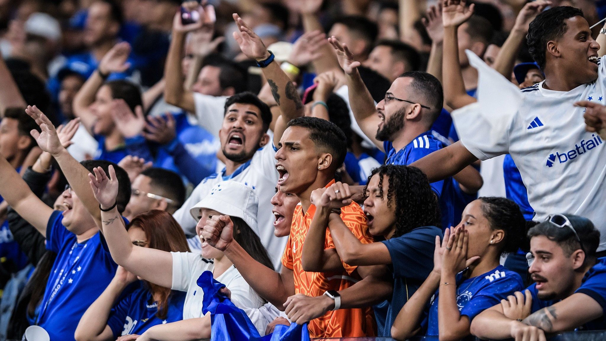 Festa do Cruzeiro diante do Atlético é exaltada por torcedores sul-americanos