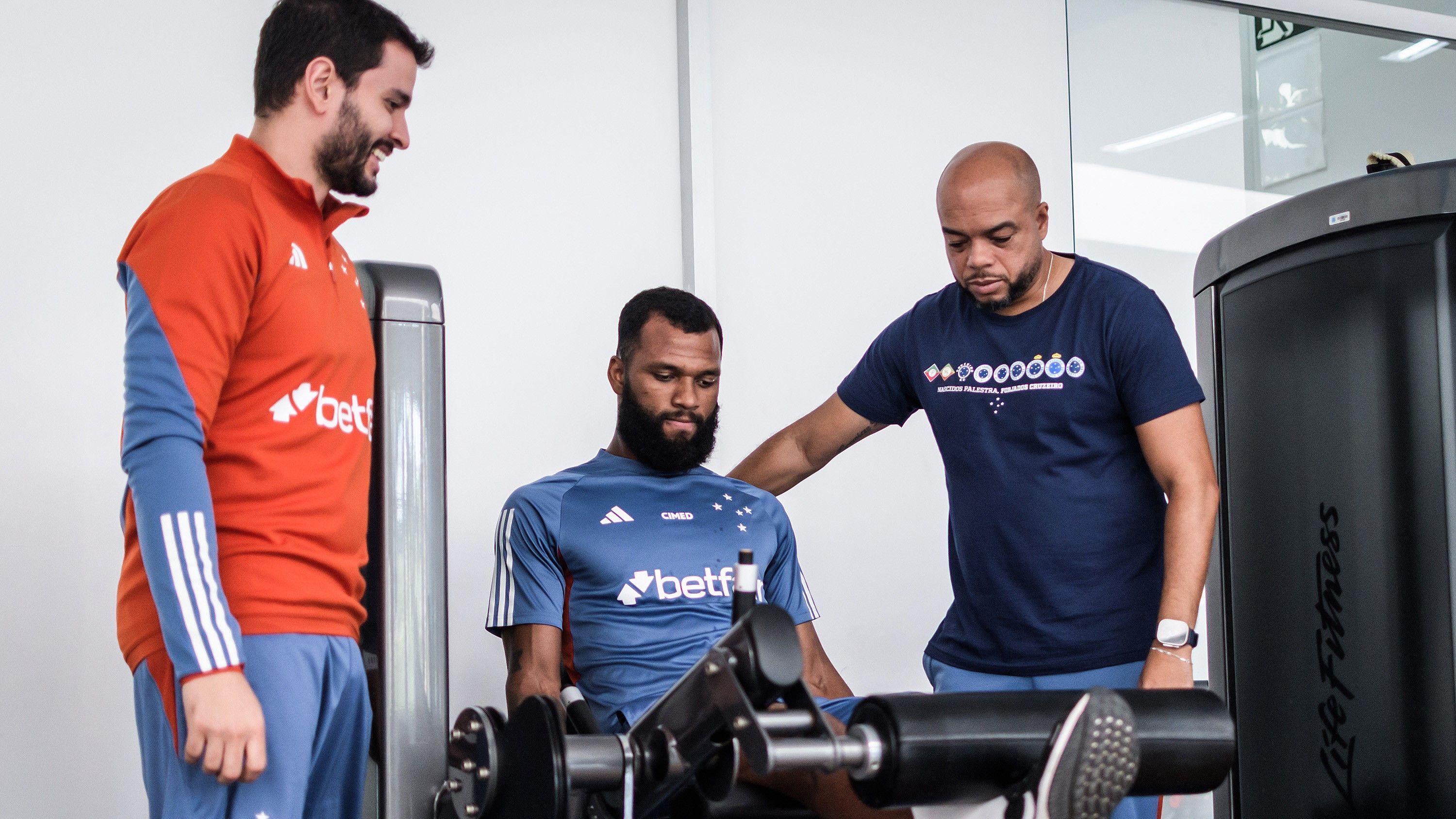 Cruzeiro revela motivo de 'visita' de atacante da Premier League na Toca da Raposa II