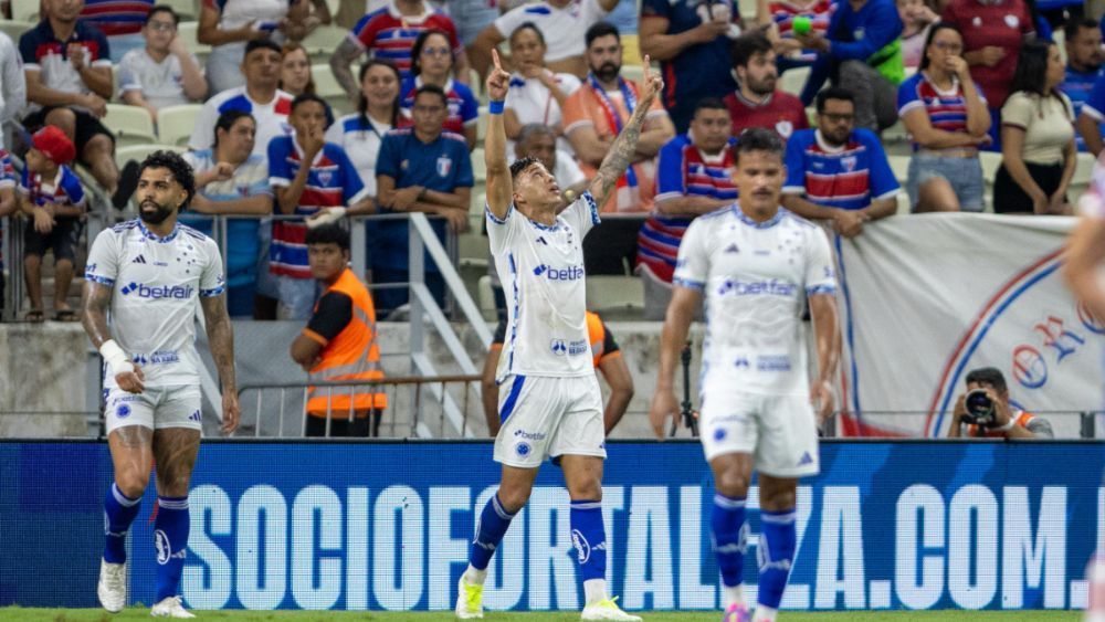 Cruzeiro domina, bate o Fortaleza e entra na briga pela liderança do Brasileirão