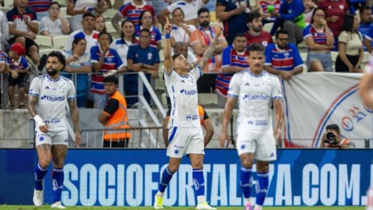 Kaio Jorge comemora gol do Cruzeiro contra o Fortaleza pelo Brasileirão de 2025