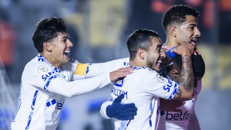 Reforço do Cruzeiro reage e comemora vitória sobre o Grêmio