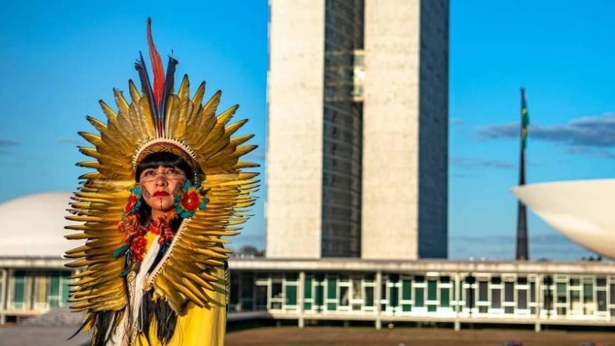 Deputada indígena Célia Xakriabá denuncia clientes de restaurante por racismo