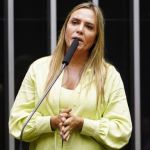 Governadora interina do DF exime Ibaneis de culpa por invasões em Brasília