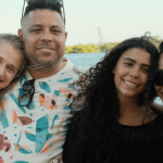 Sabrina Sato curte passeio de barco com Ronaldo e Celina Locks; veja