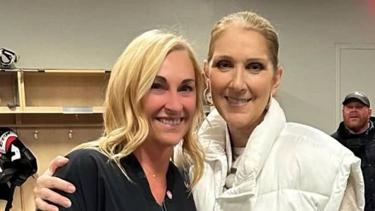 Céline Dion tirou fotos com fãs após jogo de hóquei no gelo, em Las Vegas
