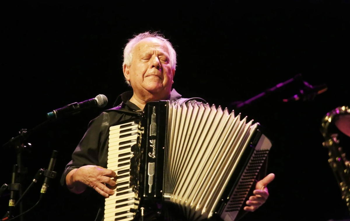 Morre Célio Balona, multi-instrumentista e mestre do acordeão, aos 86 anos