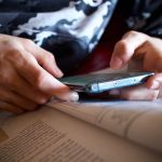 Uso de celulares em sala de aula: pedagoga alerta para impactos e desafios