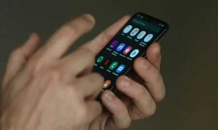 Escolas de SP terão lugares para guardar o celular? Entenda | CNN Brasil