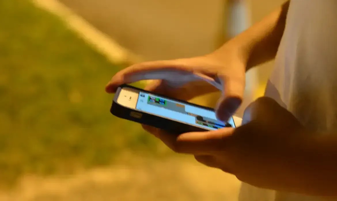 Governo anuncia aplicativo para frear furtos e roubos de celular