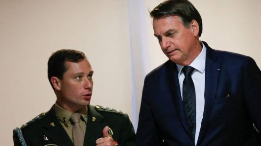 Celulares de Bolsonaro e Mauro Cid começam a ser periciados pela Polícia Federal.