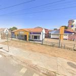 Homem tenta atirar no namorado da ex e atinge o próprio filho na porta da escola em Minas