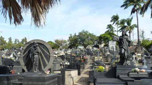 Cemitério da Paz, em BH, no dia de Finados de 2015