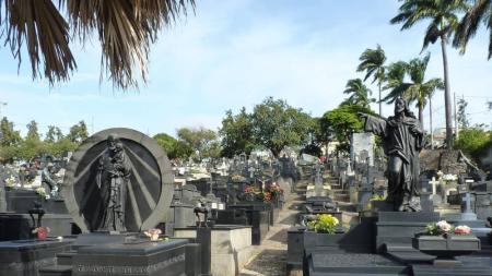 Cemitério da Paz, em BH, no dia de Finados de 2015
