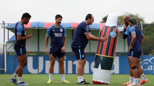 Ceni comandou o treino do Bahia nesta terça-feira (7)