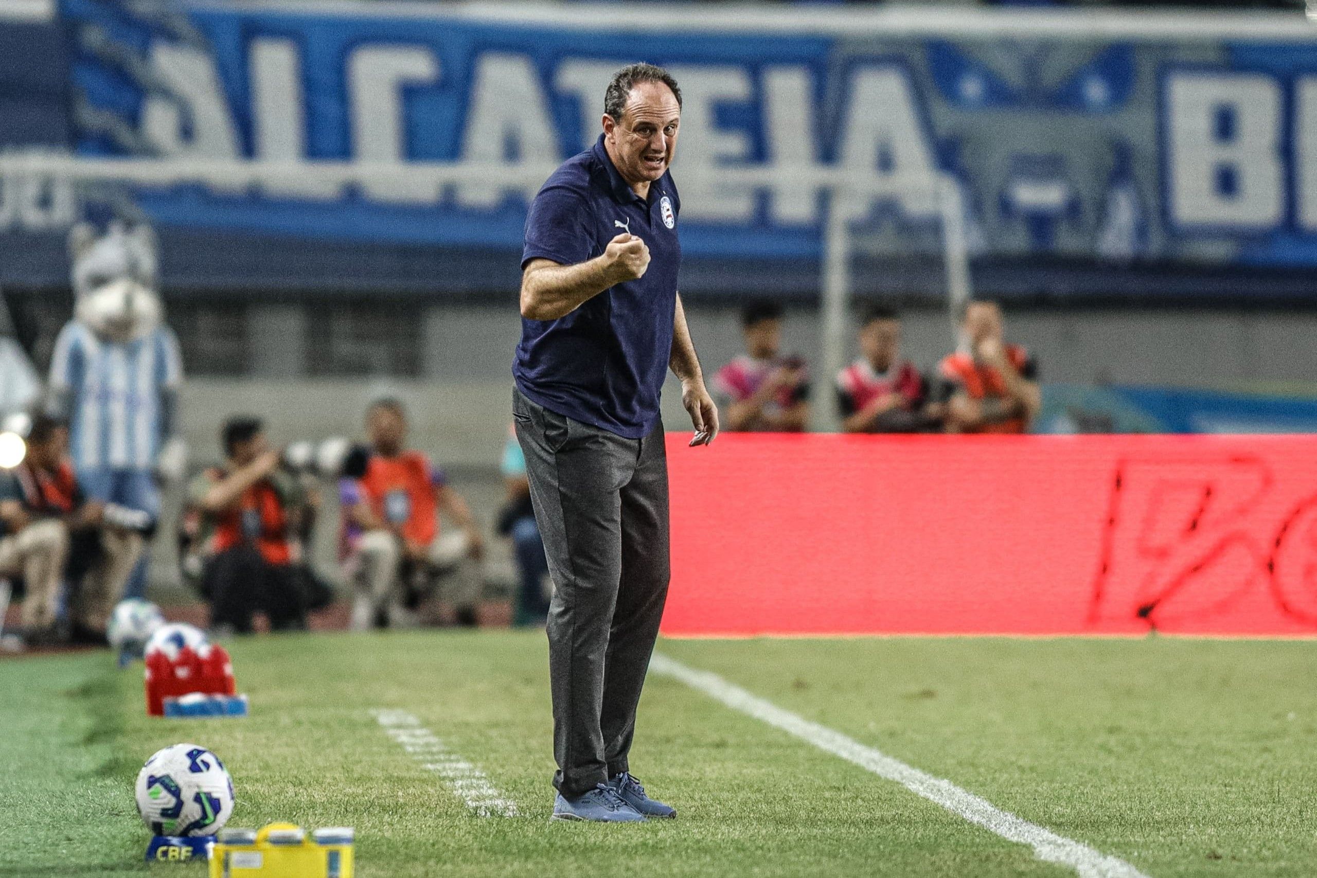 Ceni faz teste, improvisa na defesa e avalia o que deu errado em vitória do Bahia