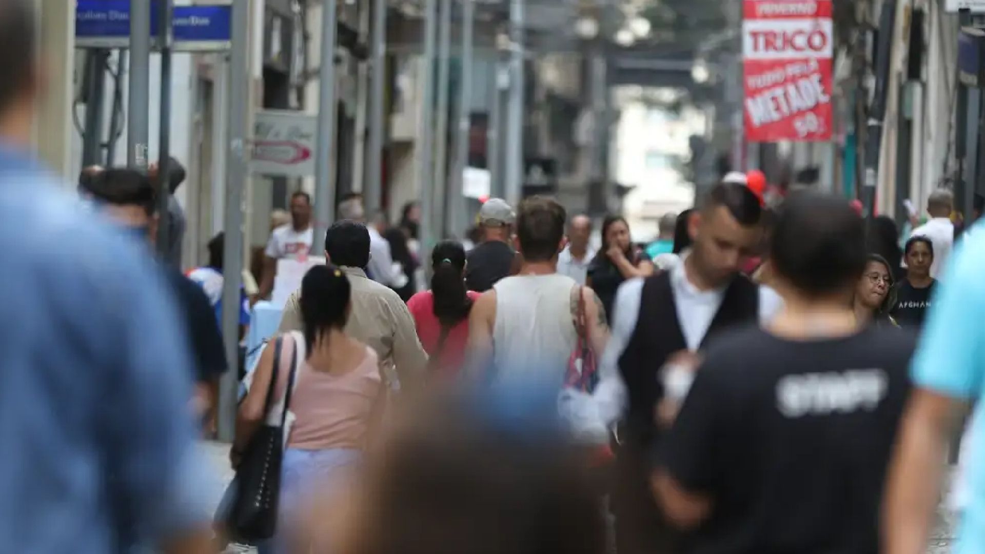 Mais de 35% dos trabalhadores recebem até 1 salário mínimo no Brasil