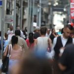 Mais de 35% dos trabalhadores recebem até 1 salário mínimo no Brasil