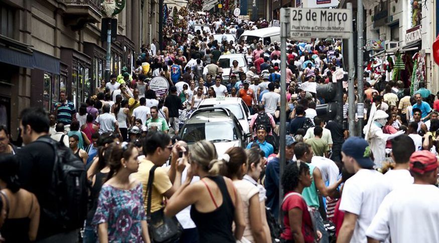 Palavra Aberta analisa a previsão do IBGE de redução da população brasileira em 2042
