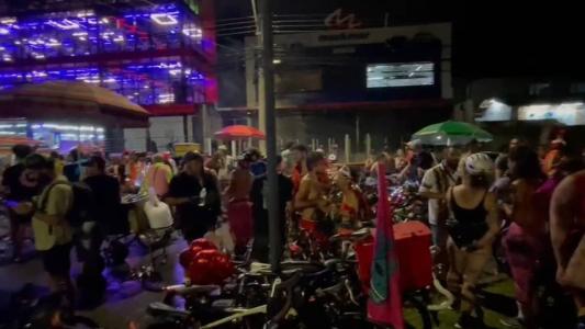 Centenas de pessoas se concentram na Avenida Artur Bernardes para o Bloco da Bicicletinha