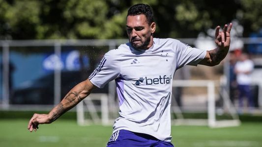 Centroavante do Cruzeiro, Gilberto mudou de número; veja relação