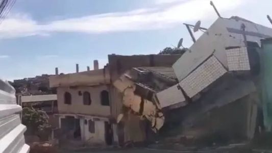 Cerca de 10 casas na mesma rua estão em condições de desabar a qualquer momento