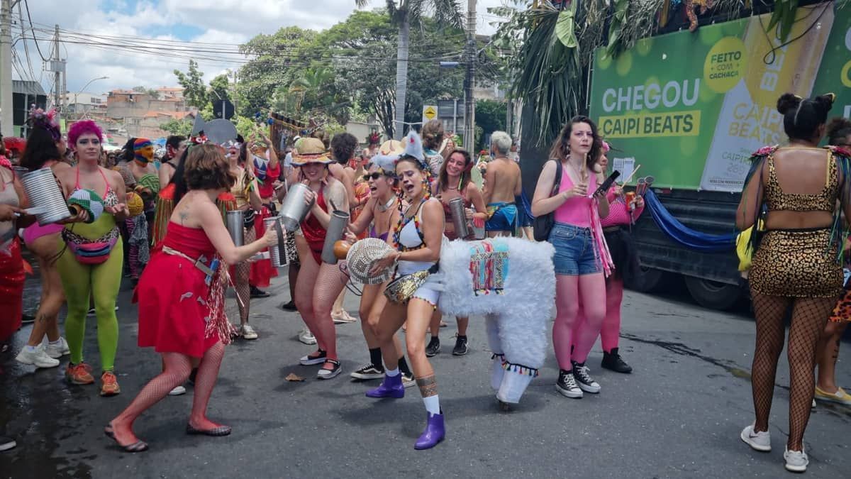 Pré-carnaval de BH: confira como foi primeiro dia de folia