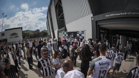 Cerca de 20 mil torcedores foram à Arena MRV, no Bairro Califórnia, na Região Noroeste de Belo Horizonte, para o Lendas do Galo