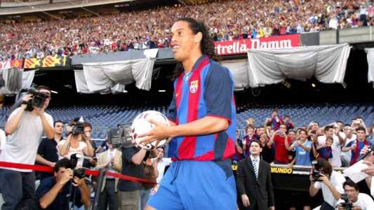 Cerca de 25 mil pessoas foram ao Camp Nou para a apresentação de Ronaldinho