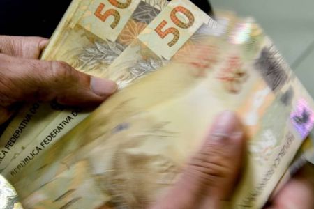Uso do crédito como sobrevivência agrava inadimplência, diz especialista